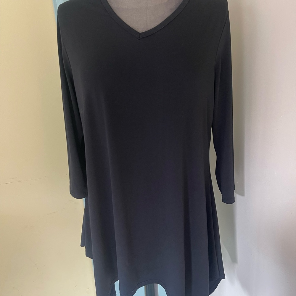 Black v neck tunic size xl
